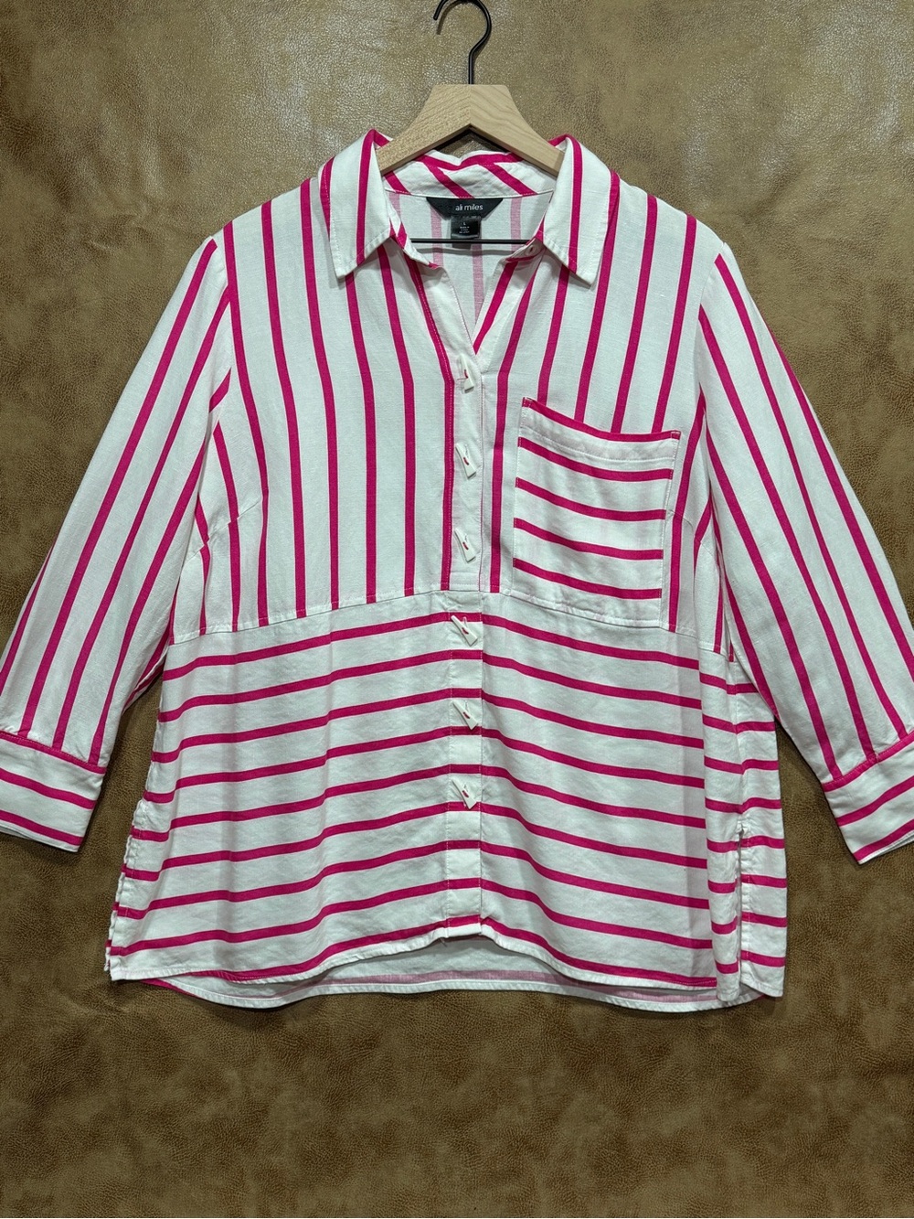 Gorgeous Ali Miles striped button-front blouse in size Large. 💗🤍